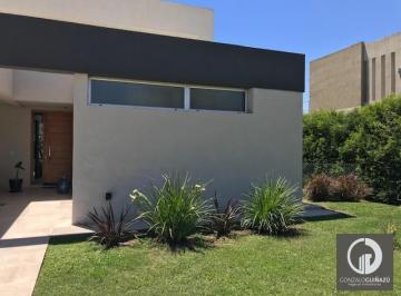 Casa · 370m² · 6 Ambientes · 2 Cocheras · Alquiler Permanente Amueblado - Casa 4 Dorm. - Barrio Puerto Roldan - Pileta