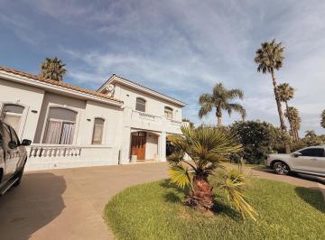 Casa · 800m² · 10 Ambientes · 2 Cocheras · Funes Hills San Marino - Casa de 3 Dorm. en Alquiler - Barrio Privado, Funes