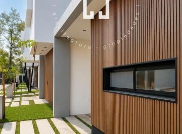 Casa · 102m² · 3 Ambientes · 2 Cocheras · Casa en Barrio Parque Leloir