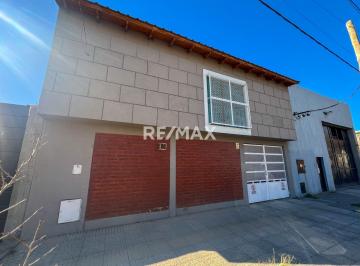 Casa · 264m² · 7 Ambientes · 4 Cocheras · Complejo de 4 Departamentos en Venta - Nqn Capitsl