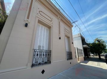 Casa · 246m² · 9 Ambientes · Casa en Venta en El Centro de Lujan, Ideal Para Inversores