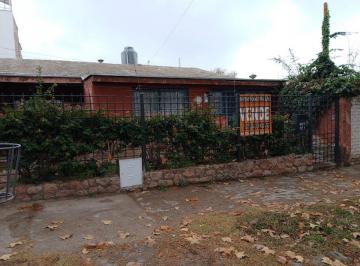 Casa de 5 ambientes, Godoy Cruz · Casa en Venta de 571 m² con 3 Dorm. en Villa Marini