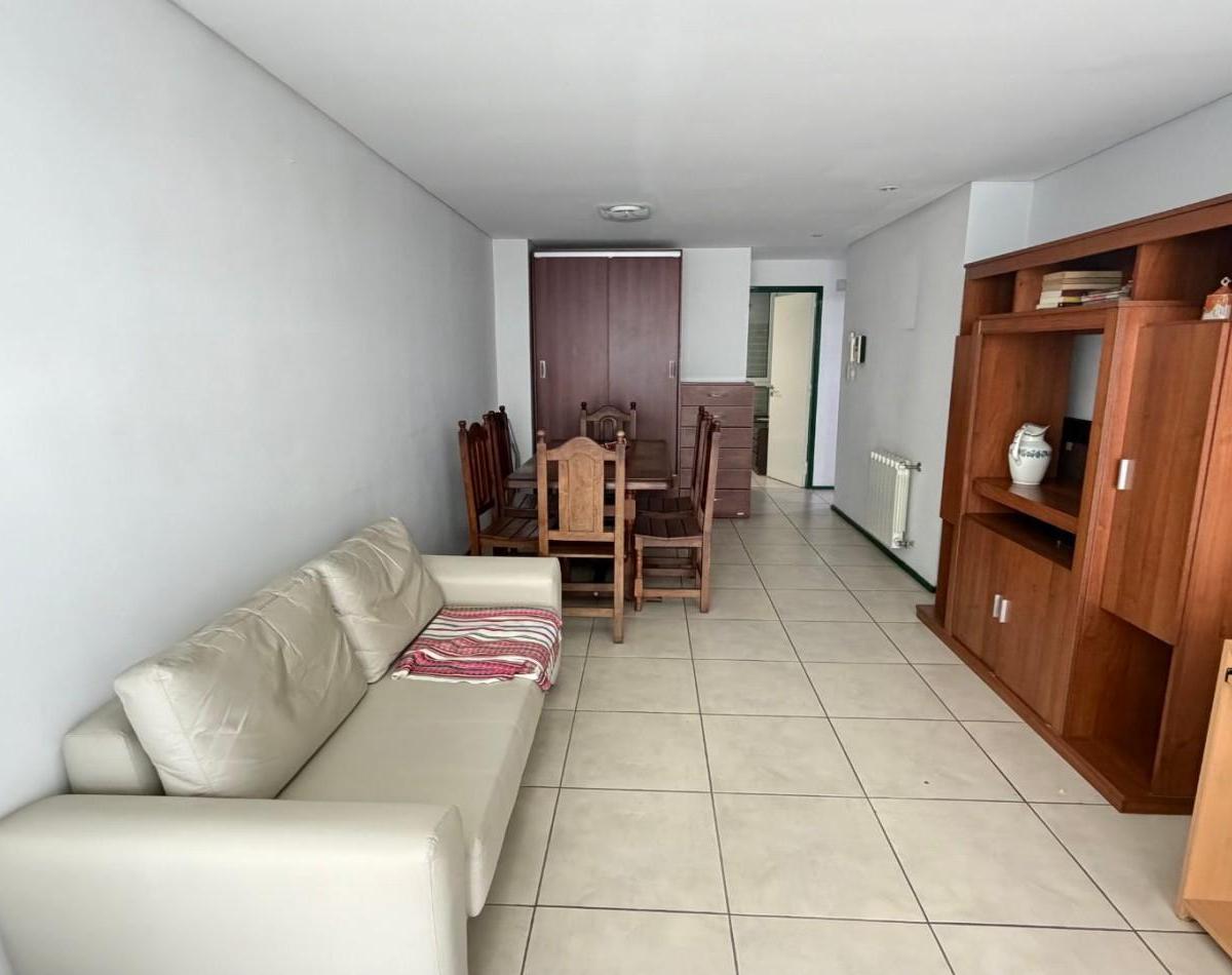Departamento 2 Ambientes al Contrafrente en Plaza Mitre en Venta