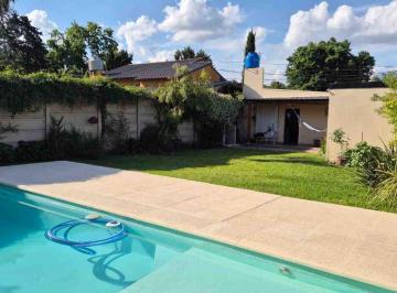 Casa · 59m² · 2 Ambientes · 2 Cocheras · Venta Casa con Pileta Quincho La Reja Apto Credit0