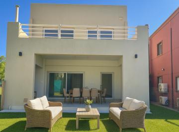 Casa · 117m² · 3 Ambientes · 2 Cocheras · Casa en Alquiler en 3 Ambientes en La Josefina, Pilar, Gba Norte