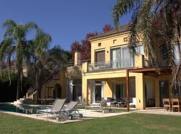 Casa de 9 ambientes, Tigre · Club Newman - Casa en Venta Sobre La Cancha de Golf