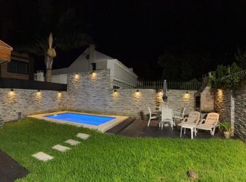 Casa · 140m² · 4 Ambientes · 1 Cochera · Casa Barrio San Carlos con Piscina de 3 Dorm.