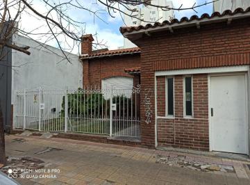 Casa · 226m² · 6 Ambientes · Local - La Plata