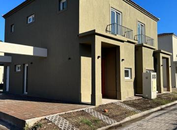 Casa · 79m² · 3 Ambientes · 1 Cochera · Casa en Venta de 3 Ambientes en Pilar