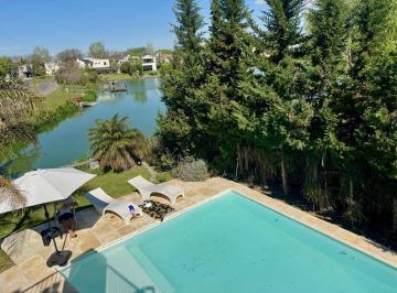 Casa · 223m² · 4 Ambientes · Casa en Venta a La Laguna Central en Santa Barbara - Apto Credito