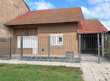 Casa · 100m² · 3 Ambientes · Chalet en Alquiler a 4 Cuadras de Av Espora
