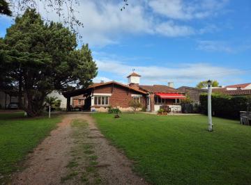 Casa · 234m² · 5 Ambientes · Venta Chalet 5 Ambientes en Bernardino Rivadavia