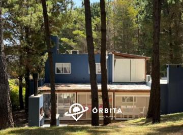 Casa · 131m² · 7 Ambientes · 1 Cochera · Casa en Venta en Costa Esmeralda, Barrio Senderos 2