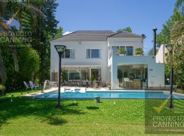 Casa · 350m² · 8 Ambientes · 2 Cocheras · Venta de Casa en Barrio Saint Thomas Este Oeste Canning