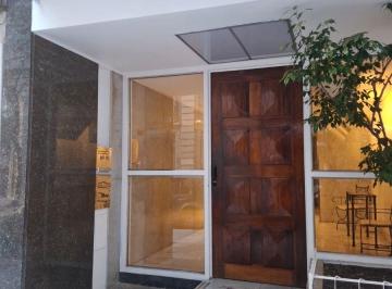 Departamento en Alquiler de 3 ambientes · Alquiler - 3 Amb C/patio - Peña y Laprida - Recoleta