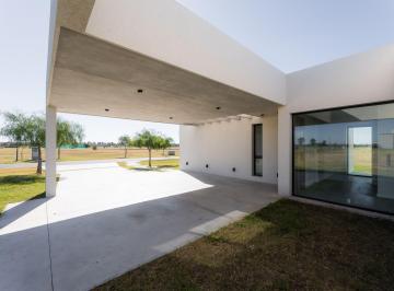 Casa · 277m² · 4 Ambientes · 1 Cochera · Casa a Estrenar en Venta Vida Club de Campo Funes