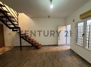 PH · 78m² · 4 Ambientes · Excelente PH en Venta 4 Ambientes, Ubicado en Villa Real Tipo Casa, 2 Plantas. (Contra Frente)