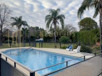 Quinta vacacional · 365m² · 4 Dormitorios · Imponente Casa Quinta en Altos del Sauce