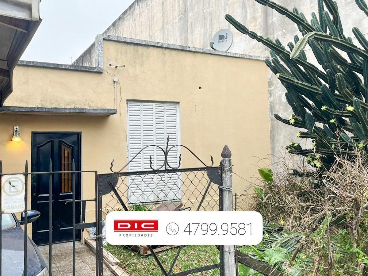 D F Sarmiento al 3300, Entre Acassuso y R Castro, Olivos, Vicente López