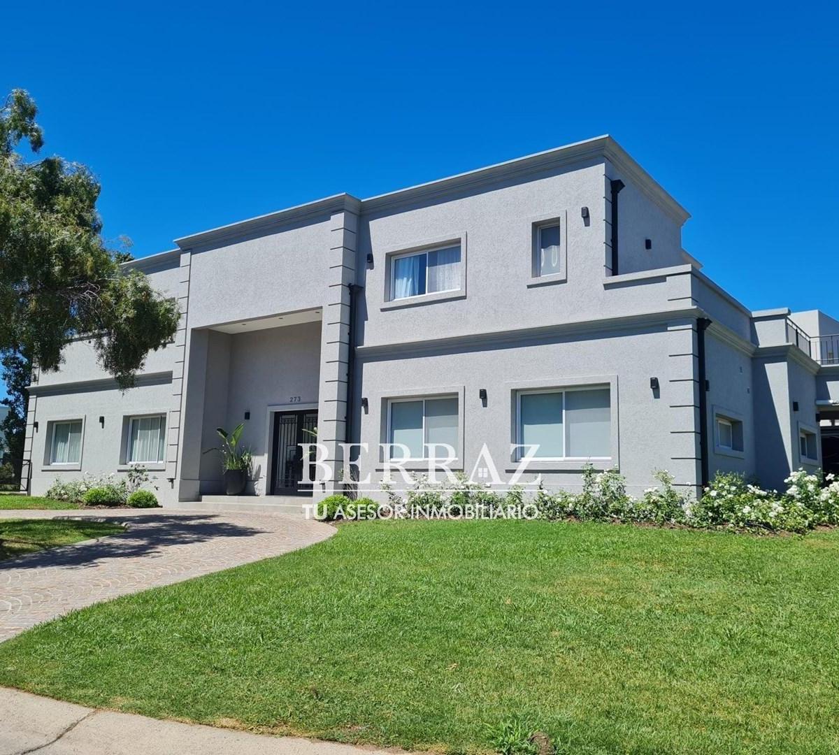 Casa venta 7 ambientes en Santa Guadalupe Pilar del Este 638 m2