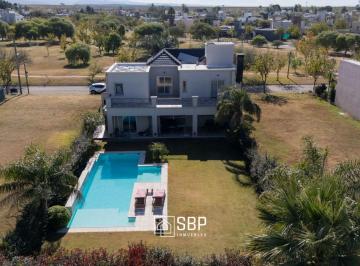 SBP-SBP-295_2 · Casa en Venta | Tejas 3 | 4 Dorm | Pileta | Frente a Espacio Verde