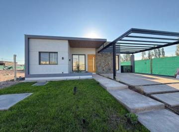 Casa · 110m² · 5 Ambientes · 1 Cochera · Casa en Venta - Bº La Quebrada - Lujan de Cuyo