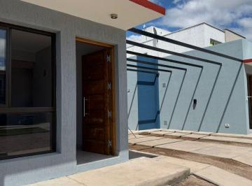 Casa · 90m² · 5 Ambientes · 1 Cochera · Venta Casa 3 Hab. y 2 Baños Bº Privado - Maipú