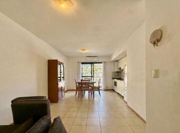 Departamento · 40m² · 2 Ambientes · Venta - Semipiso 1 Dormitorio Externo con Balcón y Patio. Centro, Rosario.
