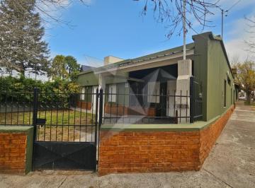Casa · 260m² · 7 Ambientes · 2 Cocheras · Alquiler Casa 3 Dorm. en Centro Oeste de Neuquén
