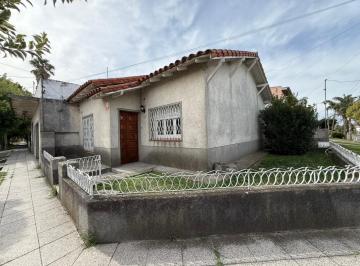 Casa · 150m² · 5 Ambientes · 1 Cochera · Chalet de 5 Ambientes con Cochera y Local Incluido