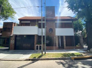 Casa · 346m² · 7 Ambientes · 1 Cochera · Casa Chalet en Venta en Florida Mitre/este, Vicente López, G. B. a. Zona Norte