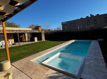 Casa · 290m² · 6 Ambientes · 2 Cocheras · Casa en Lujan de Cuyo