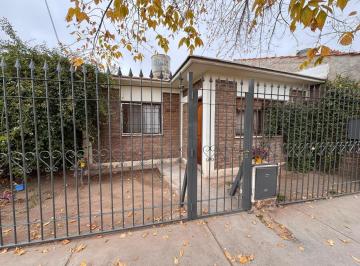 Casa · 4 Ambientes · 1 Cochera · Casa en Maipu
