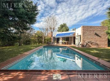 Casa · 208m² · 6 Ambientes · 4 Cocheras · Casa en Venta en Los Sauces