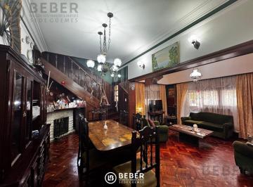 Casa · 215m² · 5 Ambientes · En Venta Casa de Cinco Ambientes, Chauvin