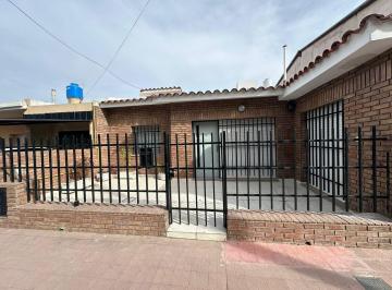 Casa · 140m² · 5 Ambientes · 1 Cochera · Casa en Barrio Empalme