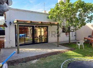 Casa · 70m² · 4 Ambientes · 2 Cocheras · Casa 3 Dormitorio en Venta