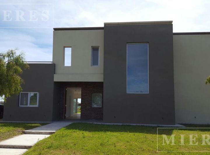 Casa · 200m² · 5 Ambientes · 2 Cocheras