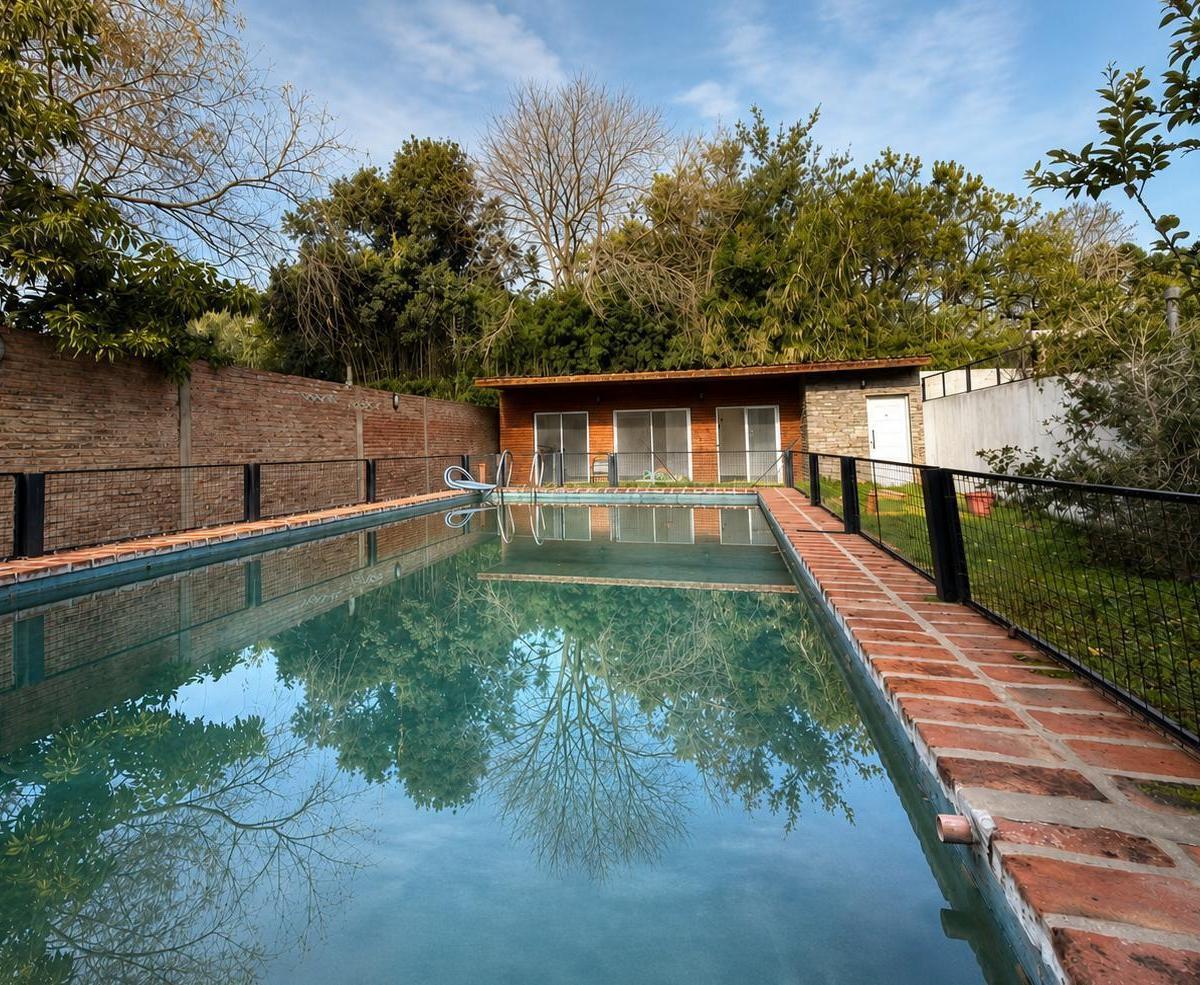 Casa  EN Venta  Calle 27 Entre 462 y 463 -  City Bell