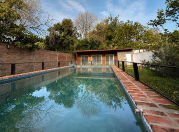 Casa · 207m² · 7 Ambientes · 2 Cocheras · Casa en Venta Calle 27 Entre 462 y 463 - City Bell