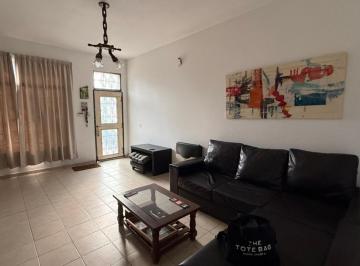 Casa · 192m² · 7 Ambientes · Casa en Refinerias