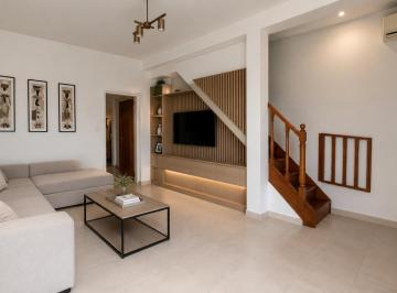 Casa · 192m² · 7 Ambientes · Casa en Refinerias