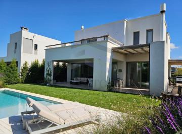 Casa de 8 ambientes, Escobar · Casa de Diseño en Venta con Pileta, Araucarias, Puertos del Lago, Escobar.