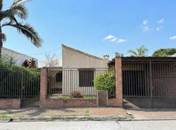 Casa · 112m² · 7 Ambientes · 1 Cochera · Casa de 3 Dorm. en Venta en Barrio Viajantes, Yerba Buena, a m de La Av Perón
