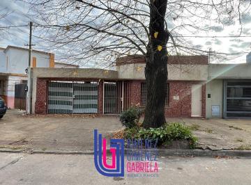 Casa · 200m² · 6 Ambientes · 1 Cochera · Venta de Casa en La Plata a Reciclar Calle 19 y 66