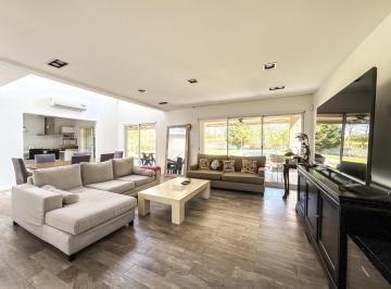 Casa · 224m² · 5 Ambientes · 4 Cocheras · Casa en Venta en Haras Santa Maria, Escobar, Gba Norte