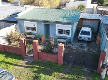 Casa · 66m² · 3 Ambientes · 1 Cochera · Venta Casa Sobre Lote de 331 m² Todos Los Servicios