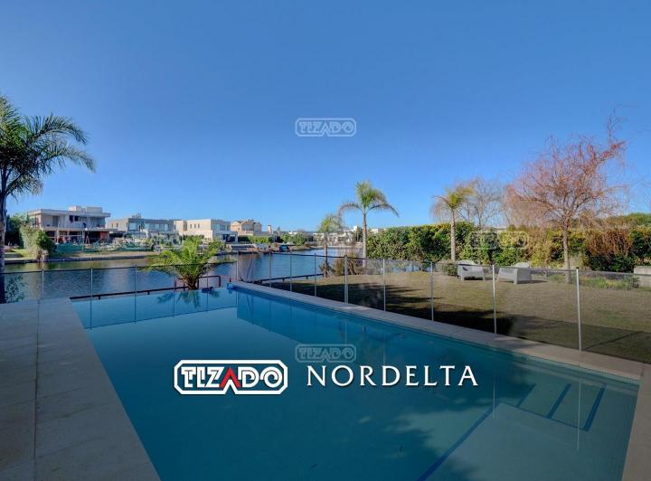 Casa · 270m² · 5 Ambientes · 4 Cocheras