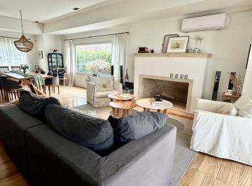 Casa · 543m² · 4 Dormitorios · 2 Cocheras · Casa en Lomas de La Carolina Lote Central