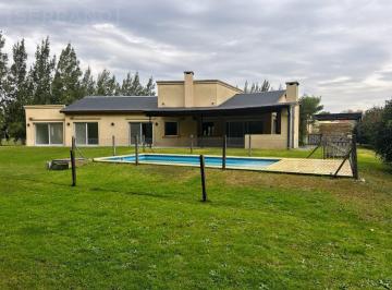 Contrafrente · Casa en Alquiler en Una Planta de 3 Dorm. en Estancias del Pilar